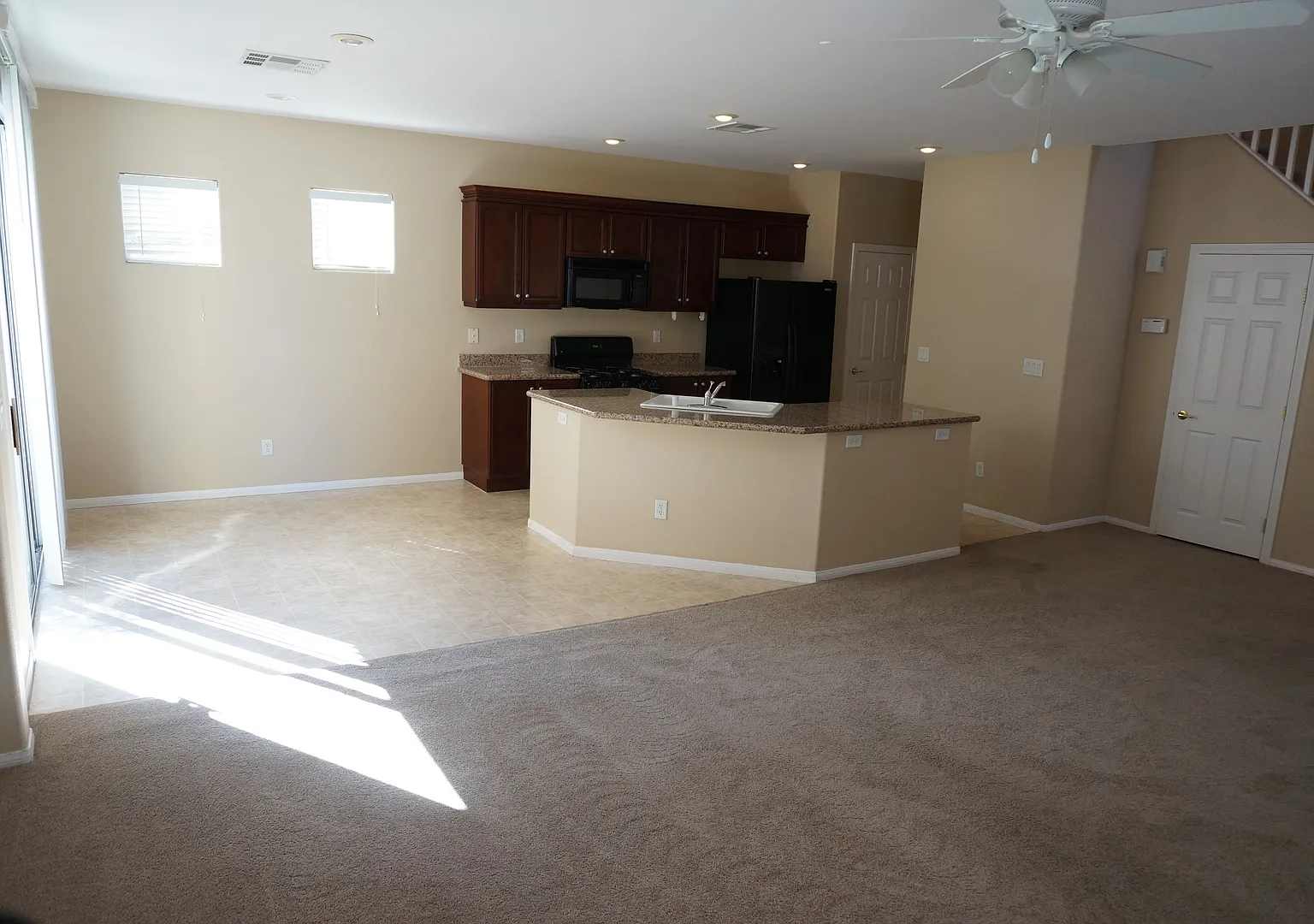 4 Bed, 2.5 Bath Home near Desert Breeze park! — Photo 3