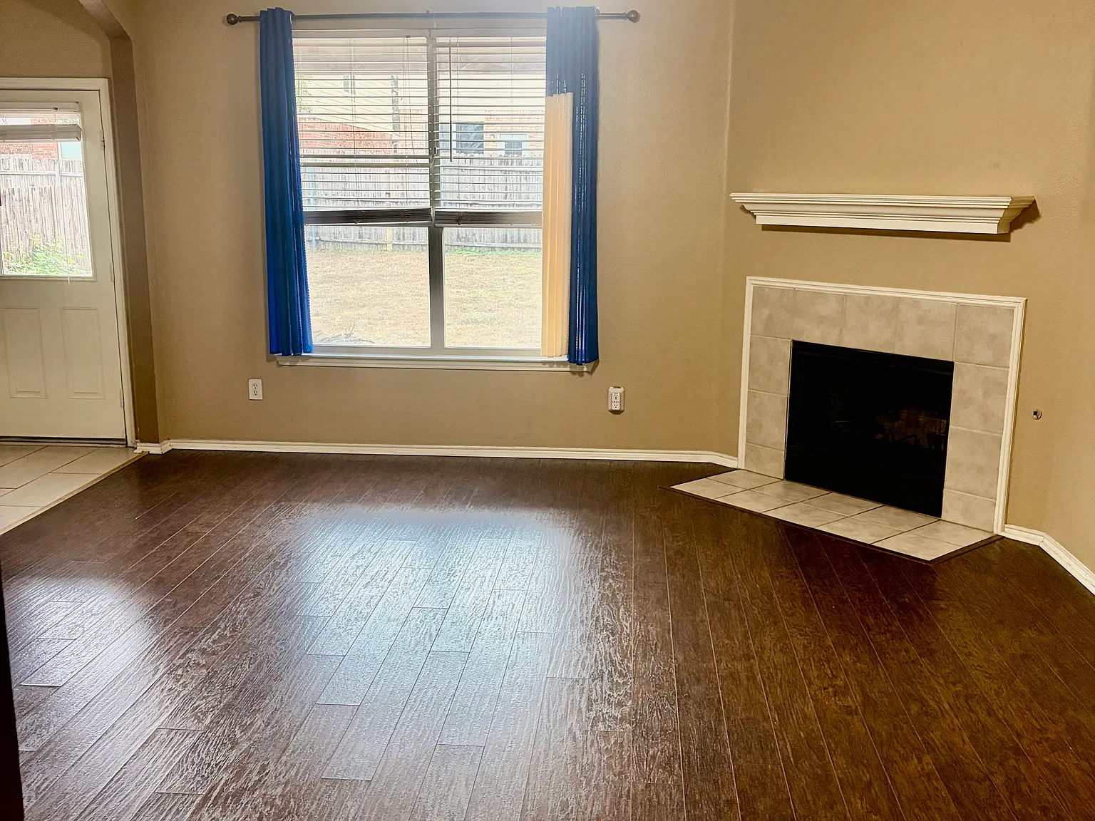 3 bed, 2.5 bath, 1780 sqft, $2,195 — Photo 2