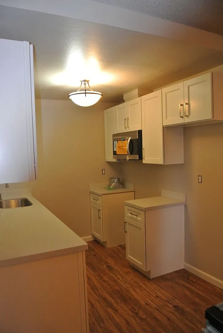 3 Bedroom, 2 Bathroom Duplex with Two Car Garage in Antioch — Photo 3
