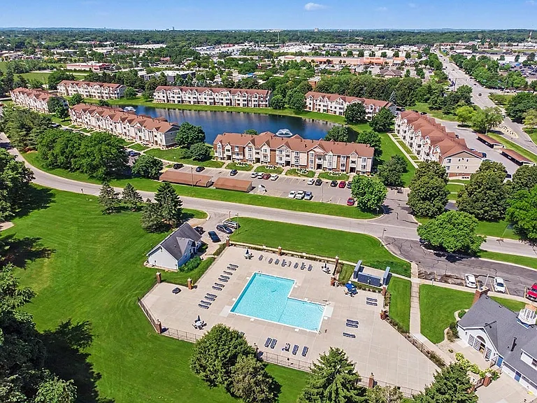 Indian Lakes Apartments — Photo 41