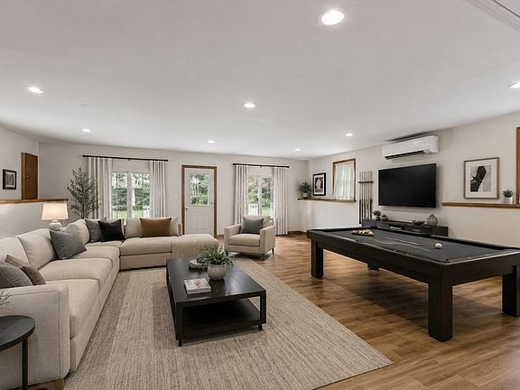 4th image of 10 Bethany Dr
