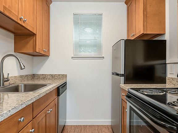 4th image of 831 W Nickerson St #17382422