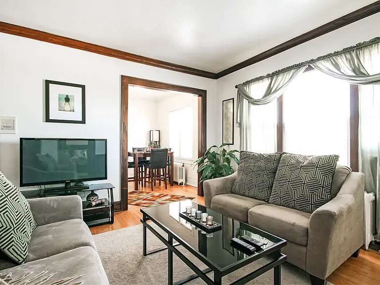 1 Bedroom (Living Room) (North/South Courtyard)