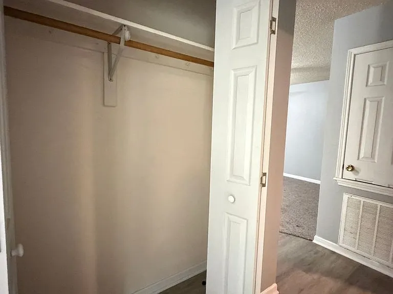 613 N Kinney Ave — Photo 22