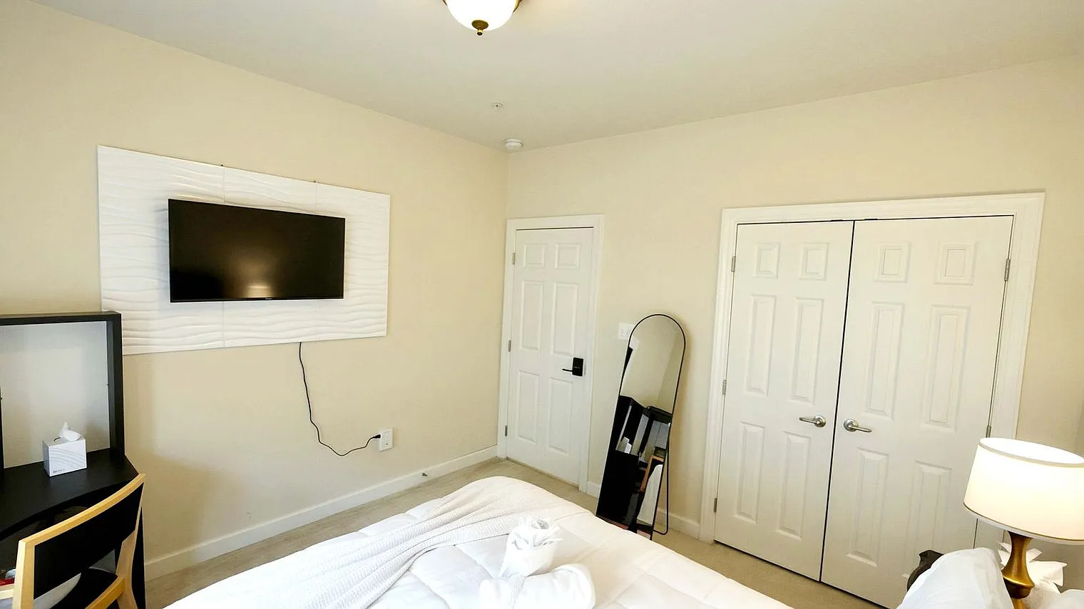 3 bed, 2.0 bath, 1894 sqft, $3,543 — Photo 4