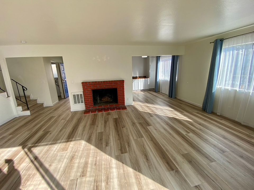 Living Room - Spacious Layout. 
Fire Place.