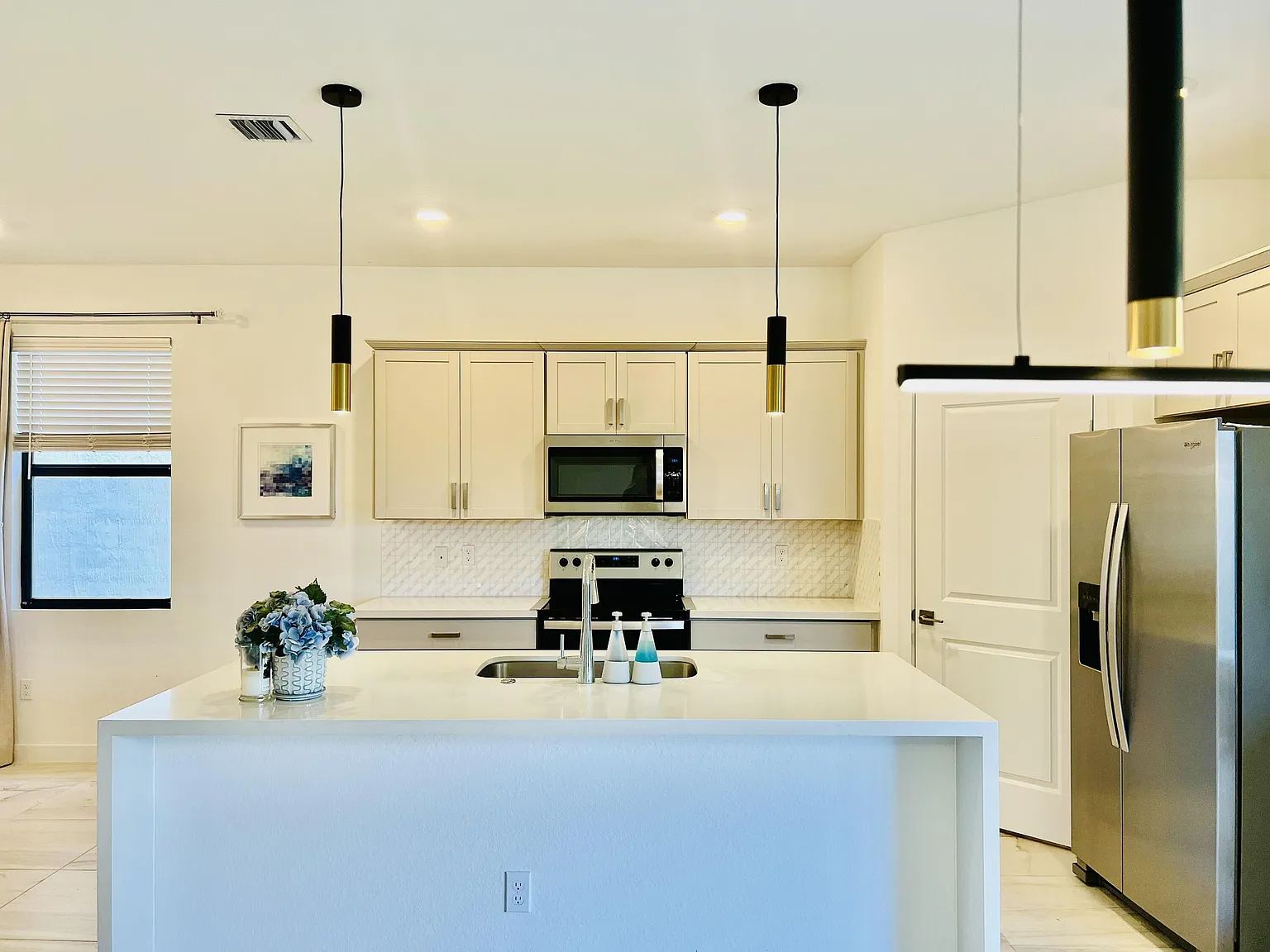 5 bed, 3.0 bath, 2740 sqft, $6,400 — Photo 4