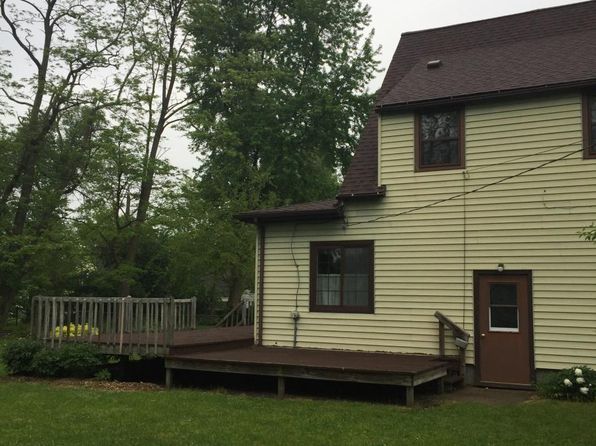720 S Cochran Ave, Charlotte, MI 48813