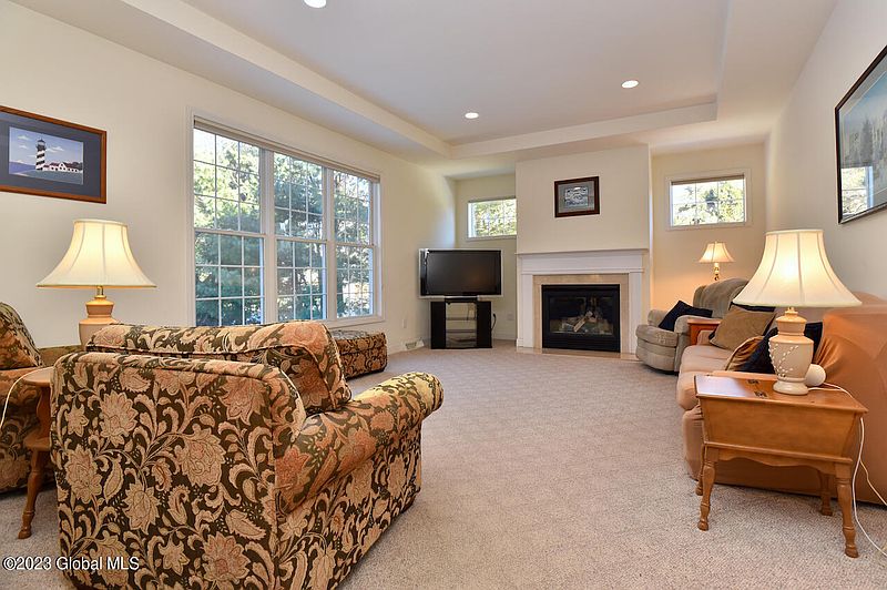 4th image of 20 Sweetbriar Drive