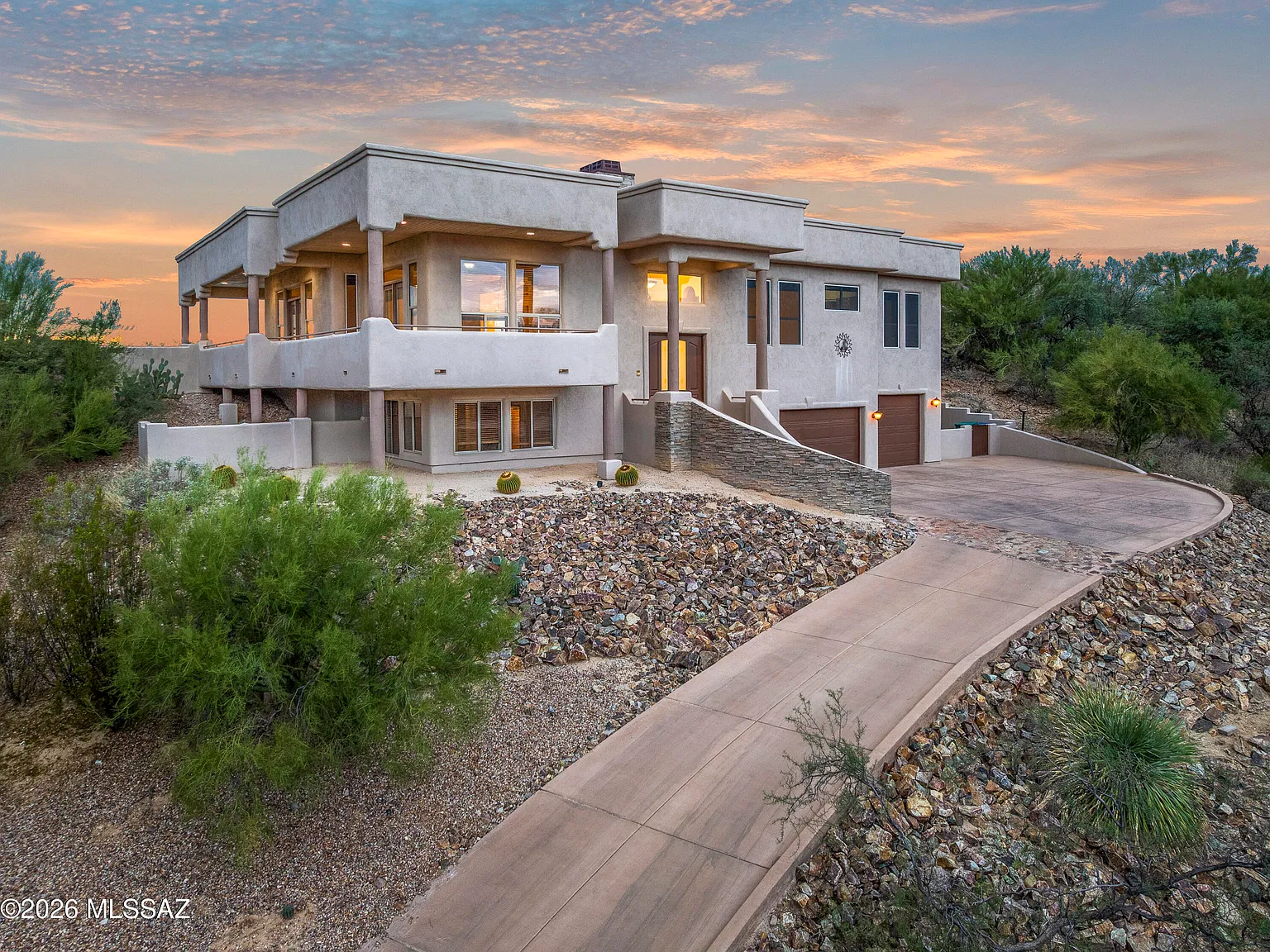4 bed, 3.0 bath, 4405 sqft, $5,000 — Photo 2