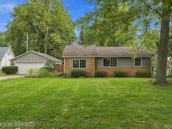 3652 Norman Rd, Fort Gratiot, MI 48059