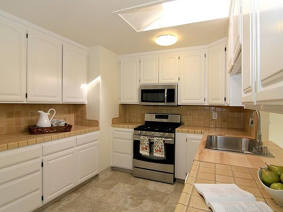 4th image of 270 Bahr Dr