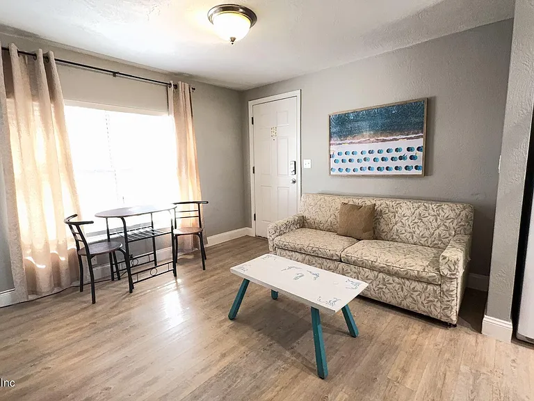 108 5th St S #1A — Photo 5