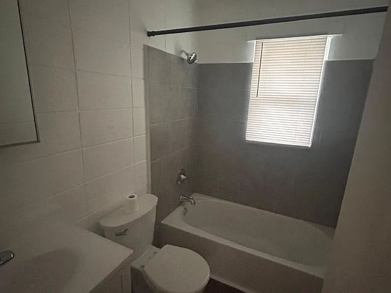 421 Squirrel St #A — Photo 2