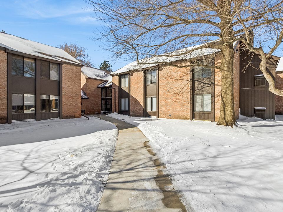 1st image of 740 Saint Andrews Ln APT 35