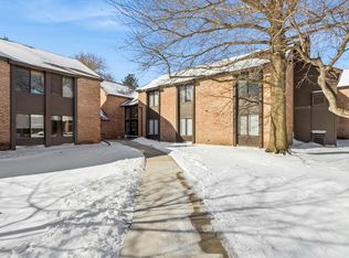 740 Saint Andrews Ln APT 35, Crystal Lake, IL 60014