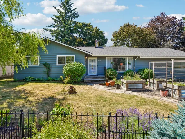 18042 SE Clay St, Portland, OR 97233
