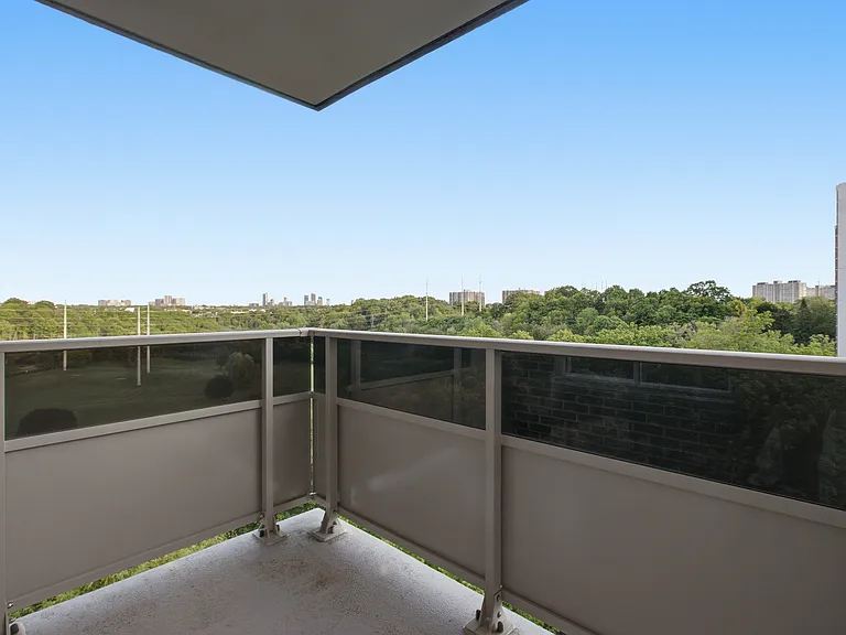 20 Edgecliff Golfway #1209 — Photo 8