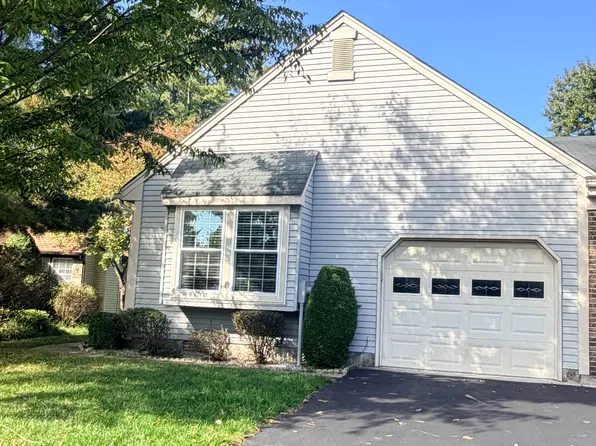 9 James Madison Ct #B, Monroe Township, NJ 08831