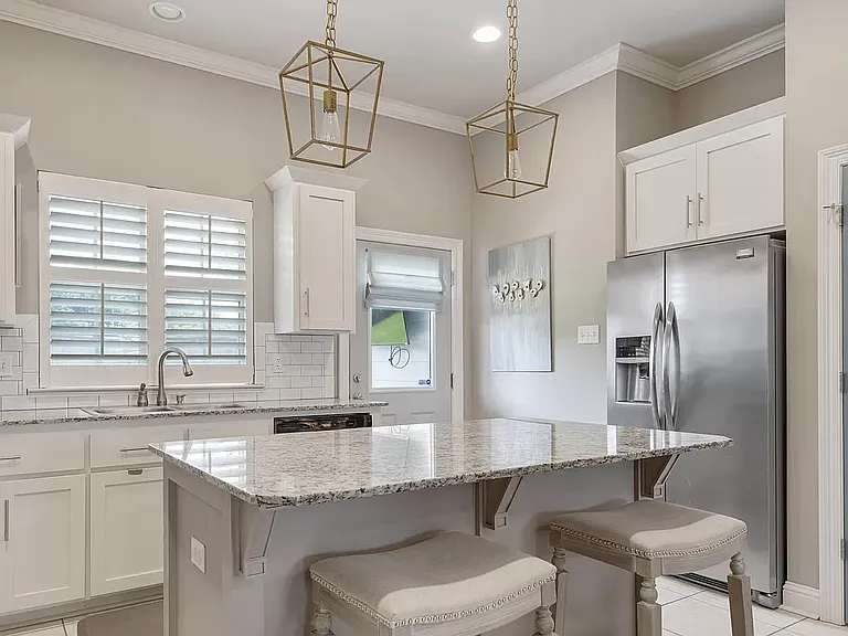 205 Oak Path Dr — Photo 5