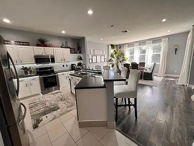 5 bed, 2941 sqft, $1,200 — Photo 3