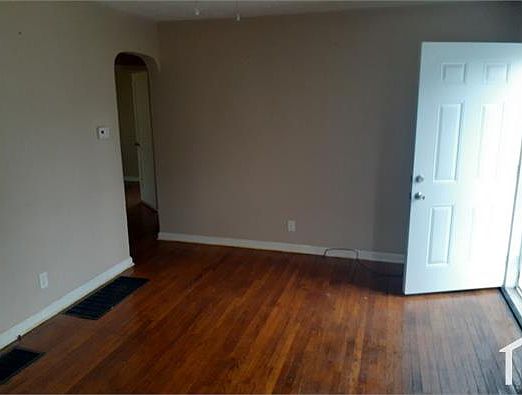 3rd image of 2290 Joyce Ave