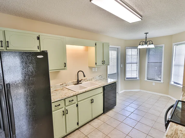 213 Walker Cir W — Photo 7