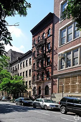 Rented by Douglas Elliman | media 38