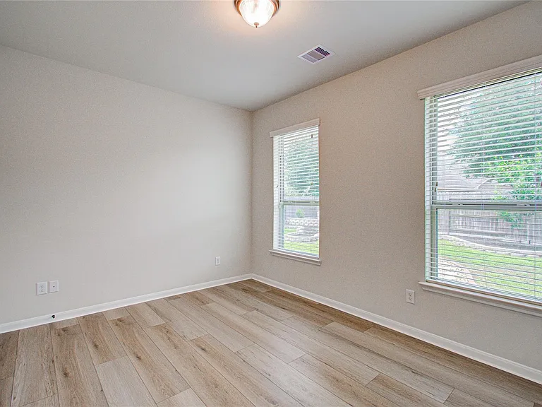 28666 Pleasant Forest Dr — Photo 33
