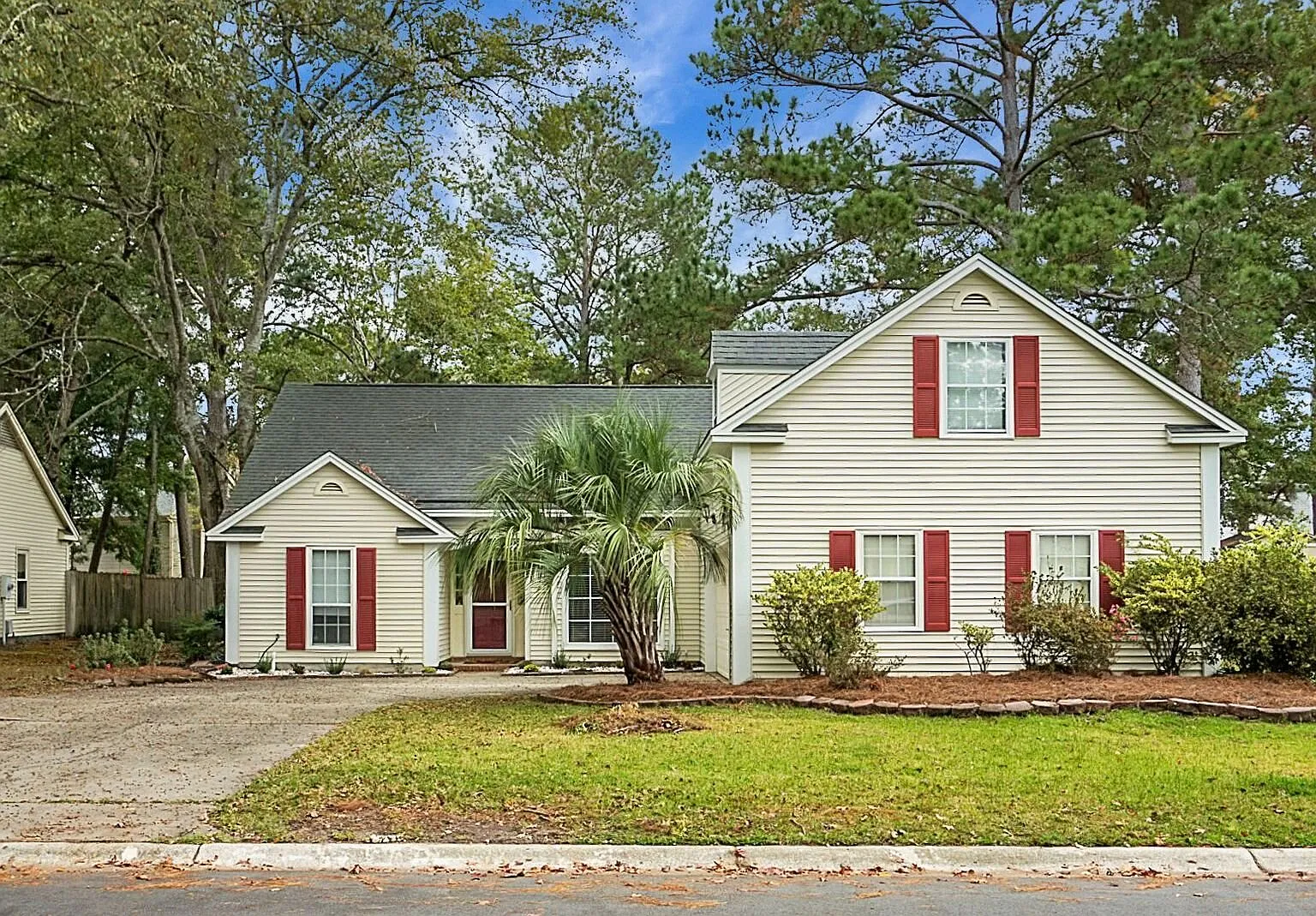 4 bed, 2.0 bath, 1947 sqft, $2,600 — Photo 1
