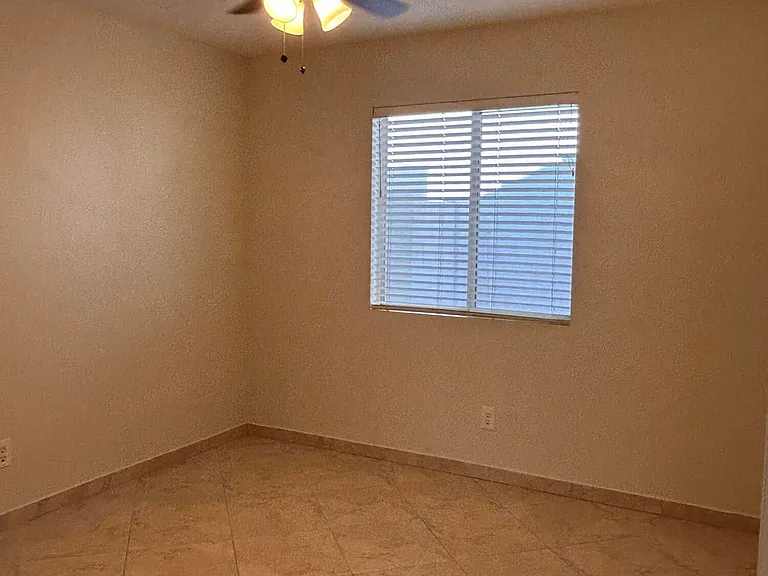 2346 E Devon Ct — Photo 10