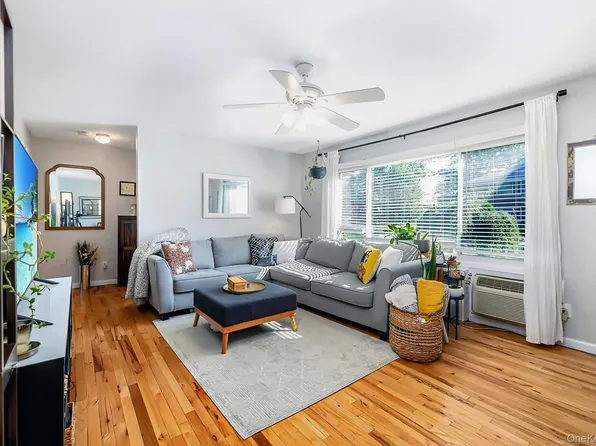 214 Edmunton Drive #J3, North Babylon, NY 11703