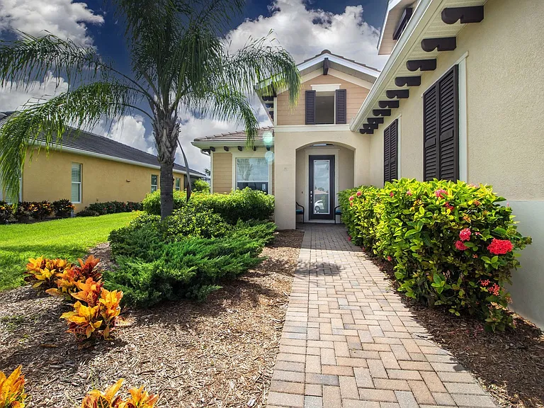 1030 Overlook Ct — Photo 3