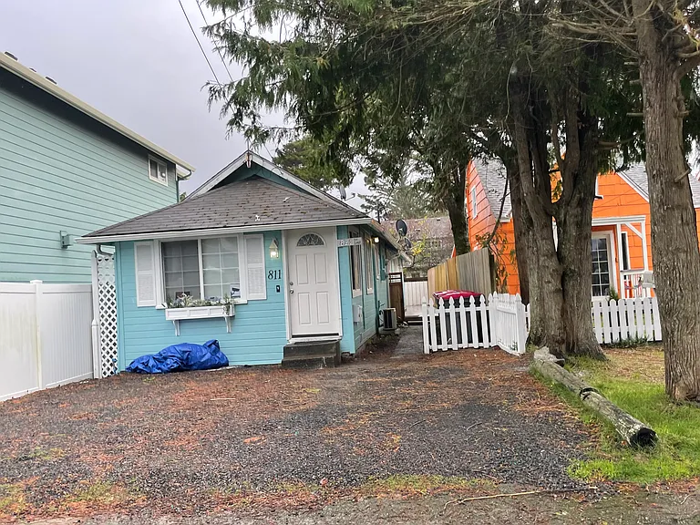 811 S Columbia St — Photo 6