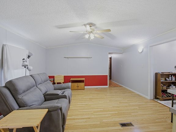 3rd image of 17427 Peloquin Rd