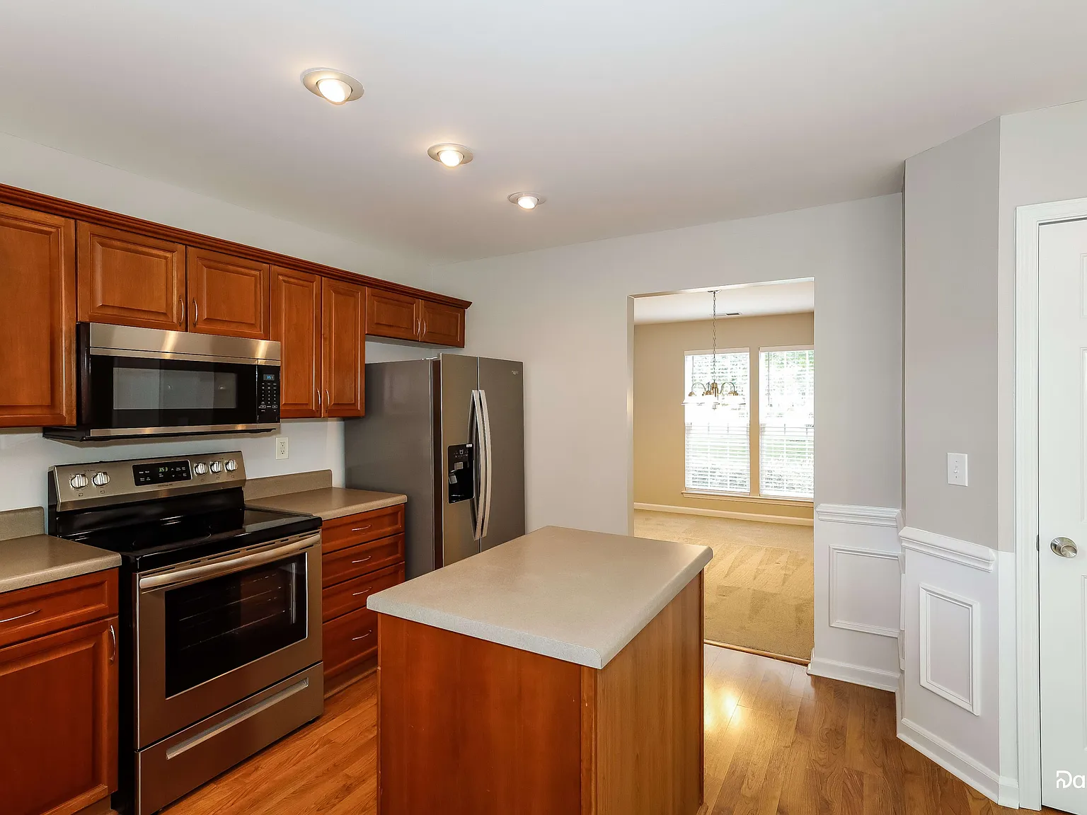 3 bed, 2.0 bath, 1591 sqft, $2,345 — Photo 4