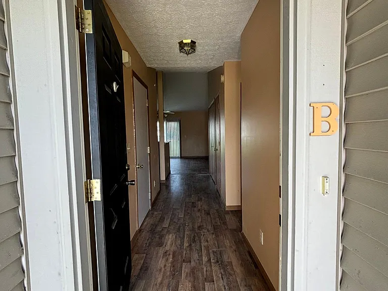 304 Brunswick Dr #B — Photo 2