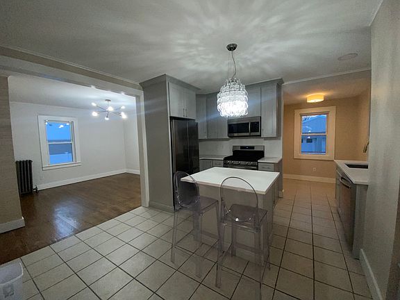 2nd image of 531 Pleasant St Floor 1