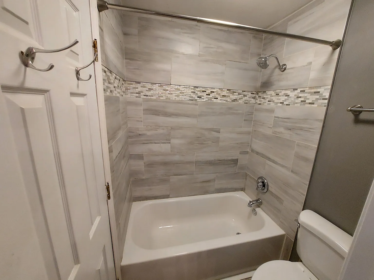 2 bed, 1.5 bath, 890 sqft, $1,695 — Photo 4