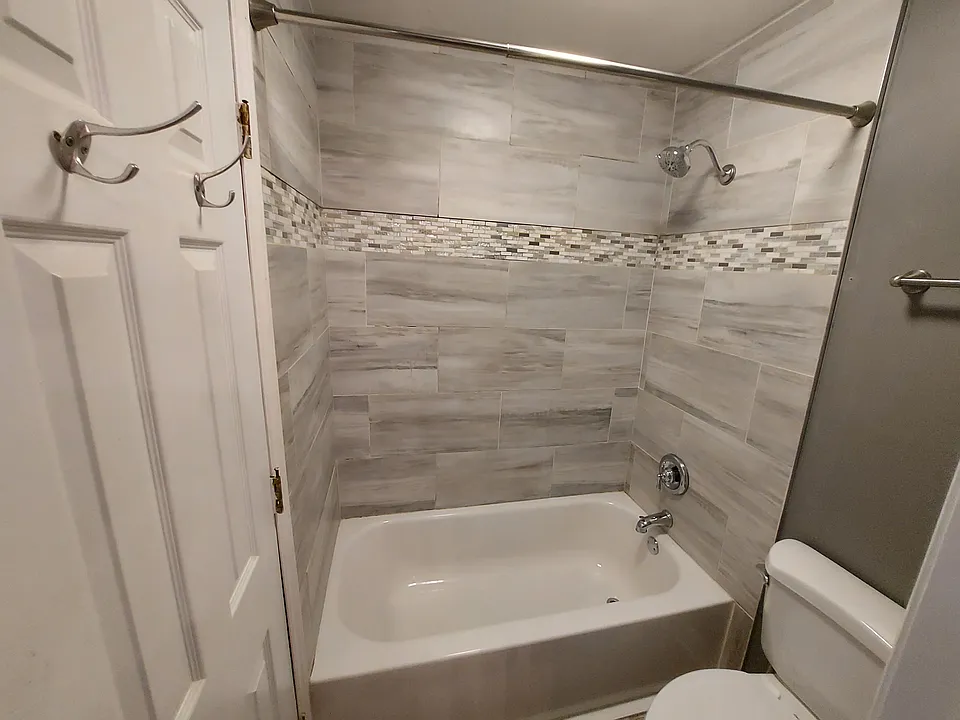 Great full surround tube and shower.