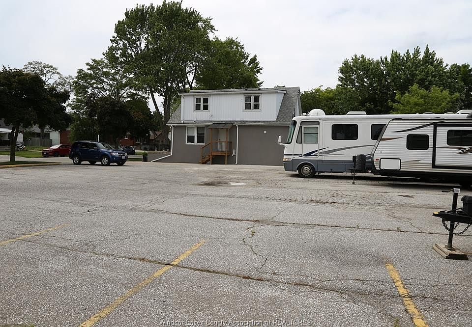 2nd image of Cadillac St