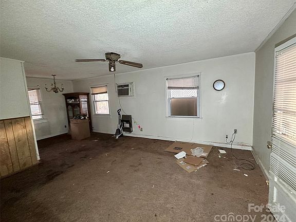 4th image of 1060 McDow Dr