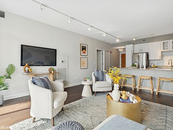 4th image of 435 W Erie St APT 1803