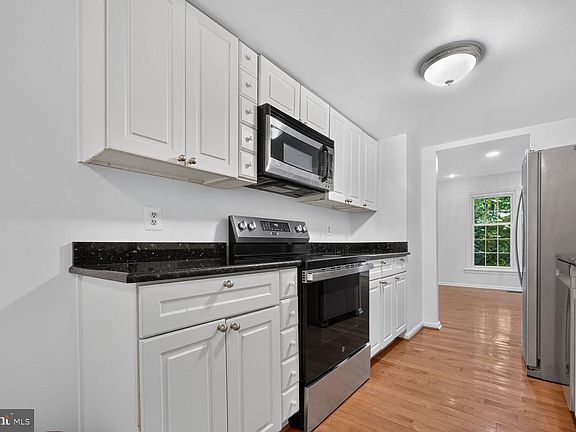 5th image of 7328 Greentree Rd