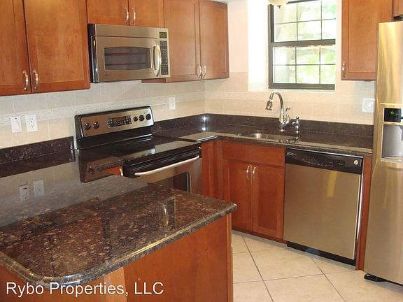 4th image of 2304 Yellowstone Park Ct APT F