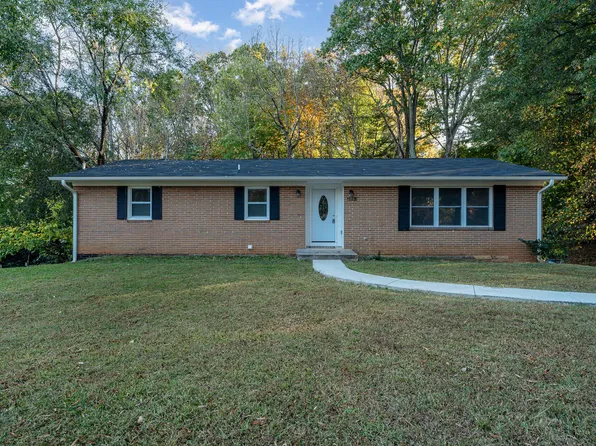 2860 Landsdowne Dr, Winston Salem, NC 27103