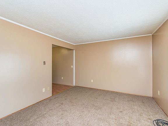 3rd image of 141 Centennial Dr
