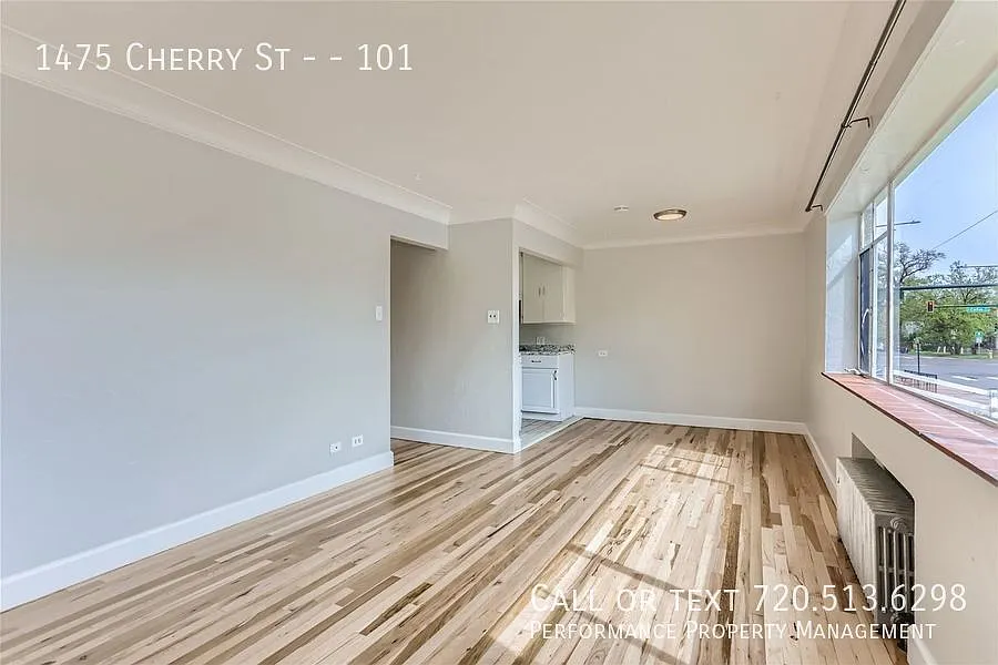 Charming Updated Apartment In The Heart Of Denver's Hale Neighborhood! - Utilities Included — Photo 3