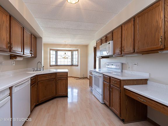 5th image of 7842 W Foresthill Ln APT 1BR