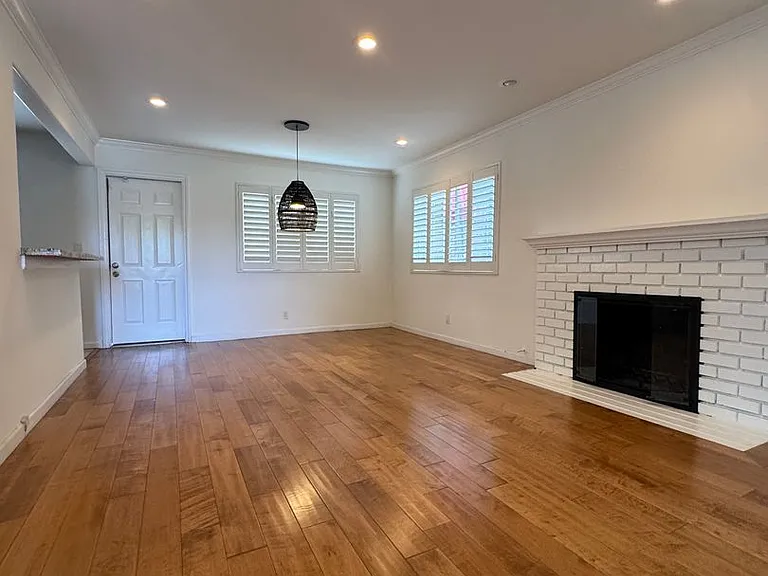 1024 Pier Ave #1 — Photo 1